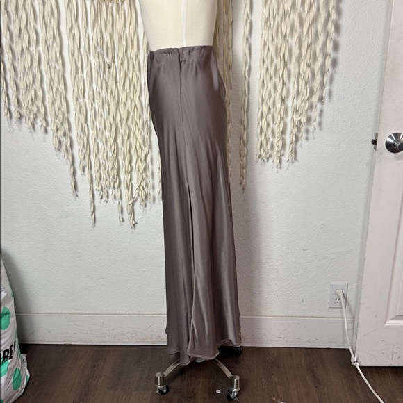 Jaki London Camilla Bias Cut Satin Maxi Skirt in Mink Size S/M - Picture 3 of 12